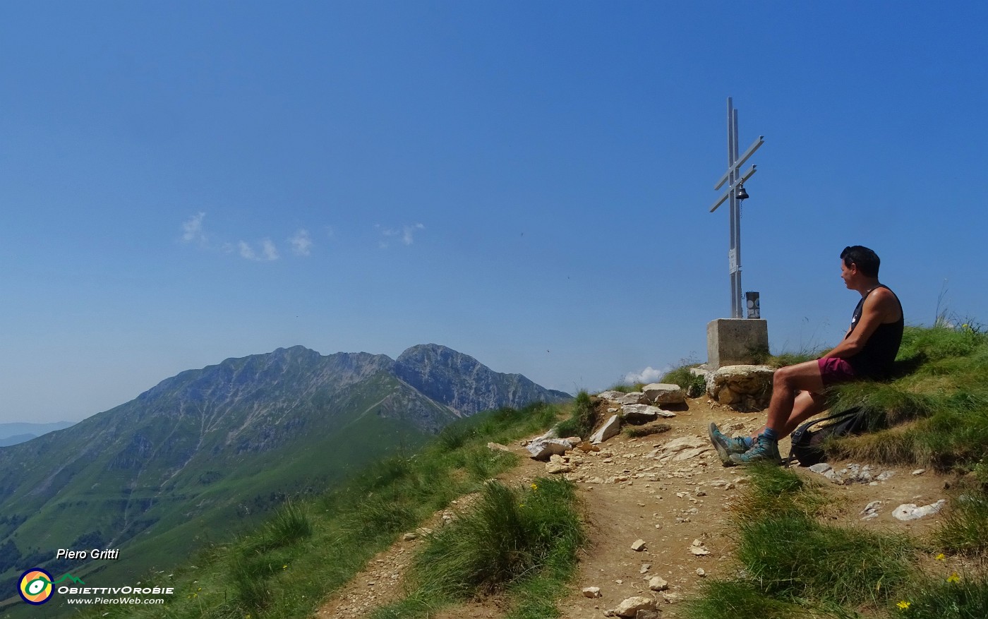 50 Alla croce della Bocchetta di Corna Piana (2078 m).JPG